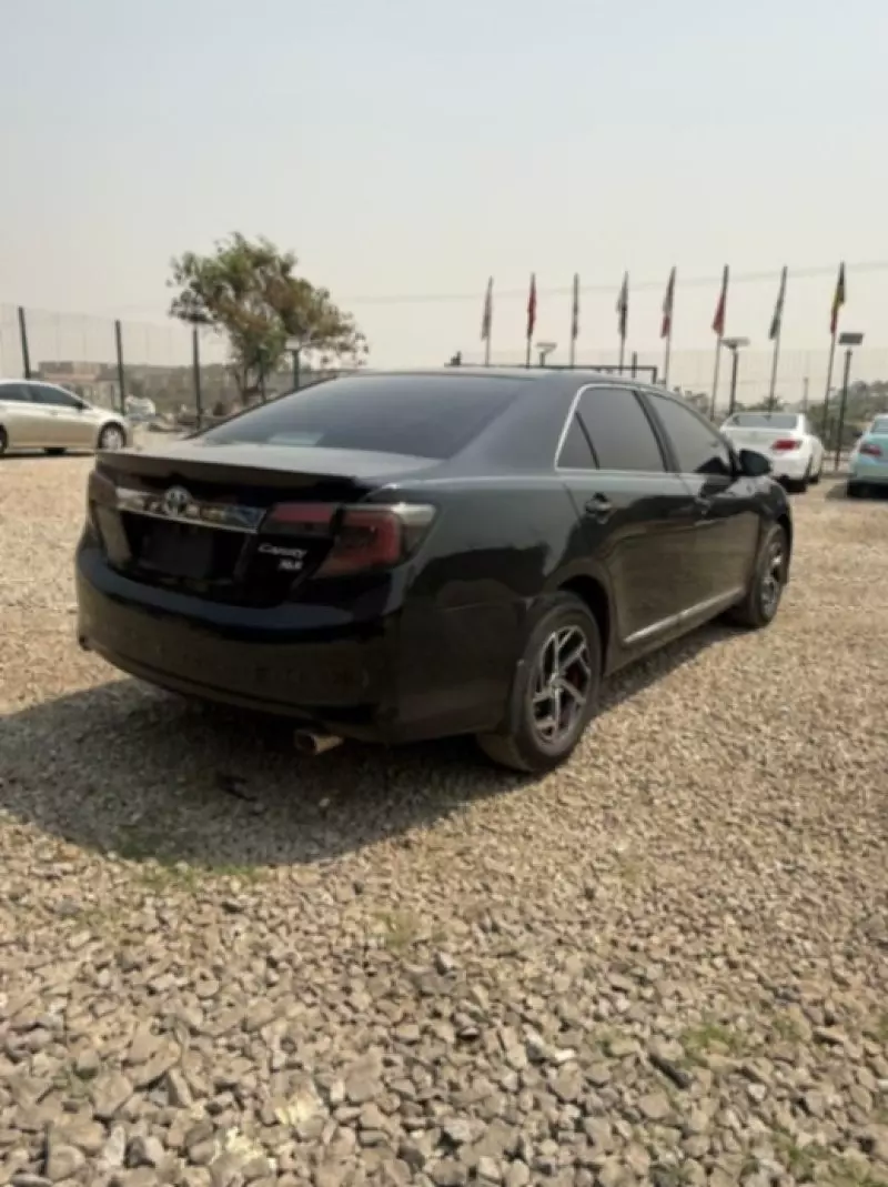 Toyota Camry   - 2012
