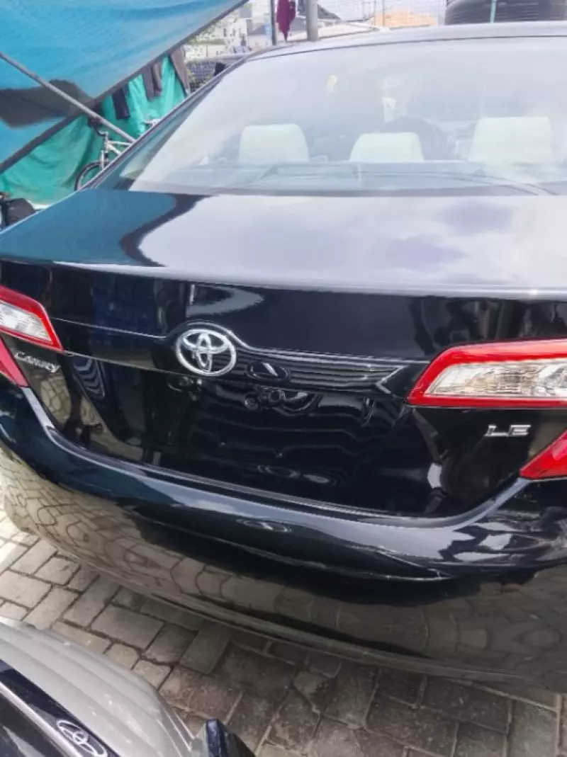 Toyota Camry   - 2012