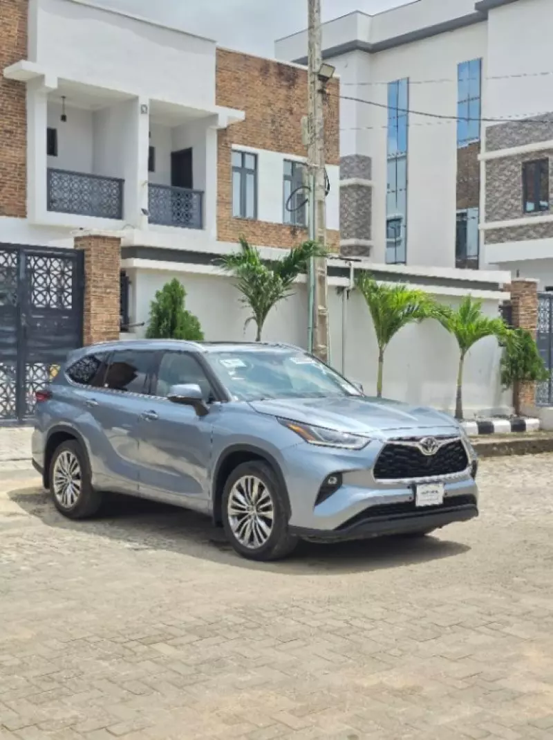 Toyota Highlander   - 2021