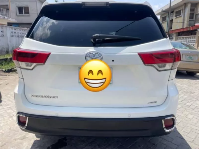 Toyota Highlander   - 2015