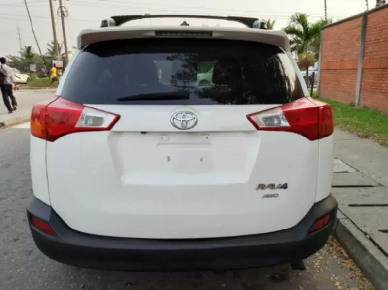 Toyota RAV 4   - 2015