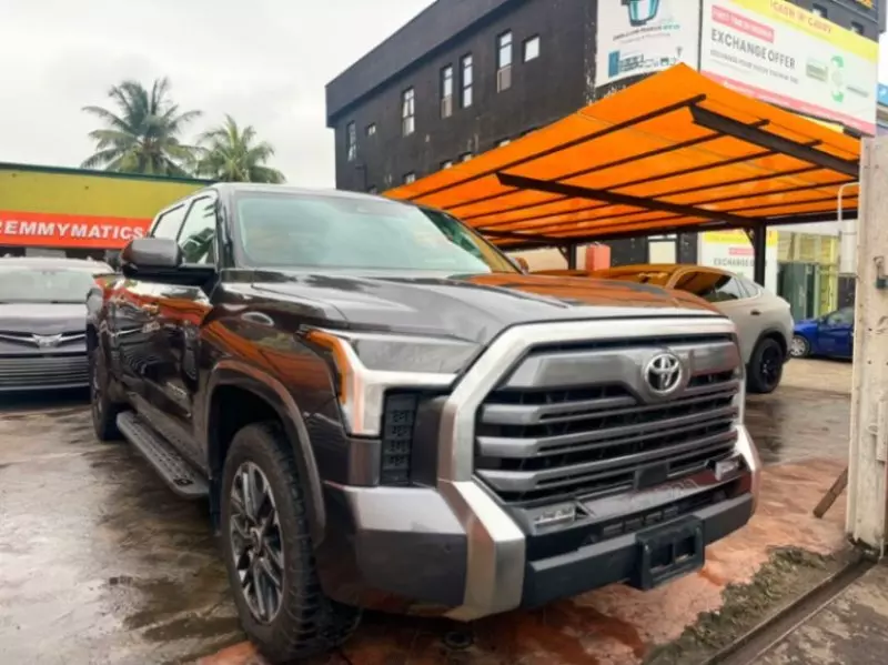 TOYOTA Tundra   - 2023
