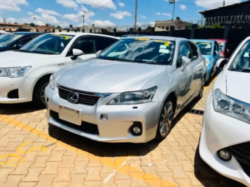 Lexus CT 200h   - 2013