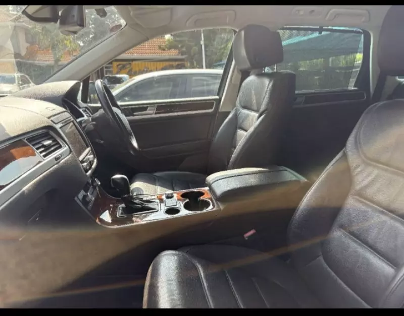 Volkswagen Touareg   - 2015