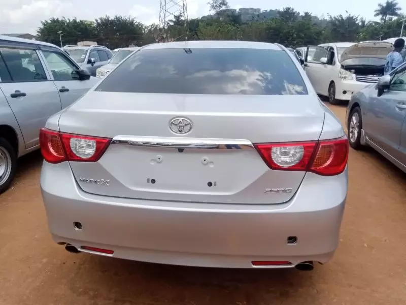 Toyota Mark X   - 2013