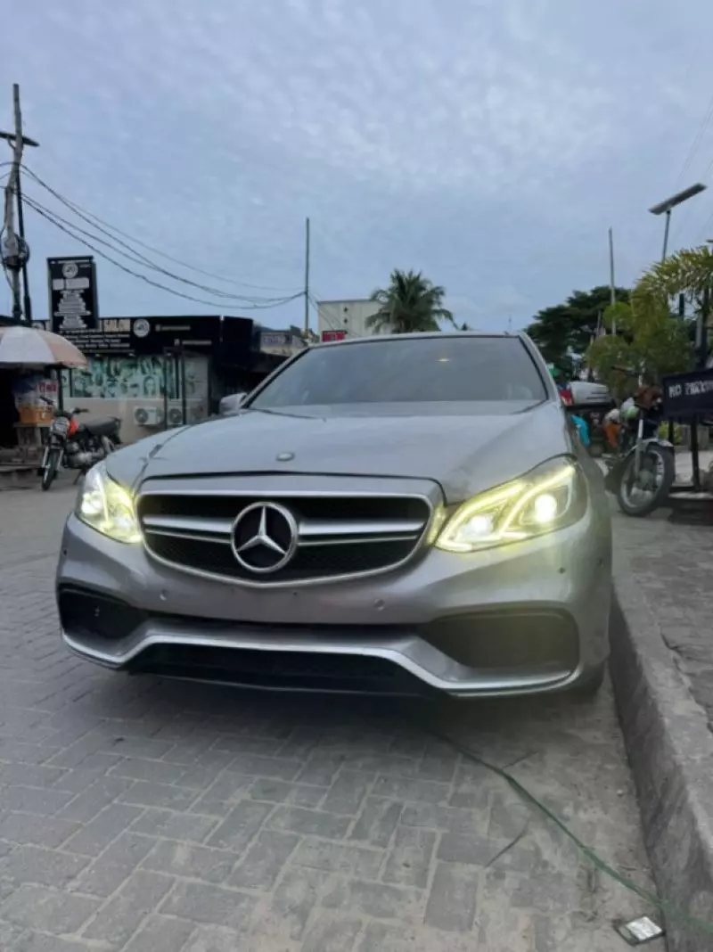 Mercedes-Benz E-Class - 2010
