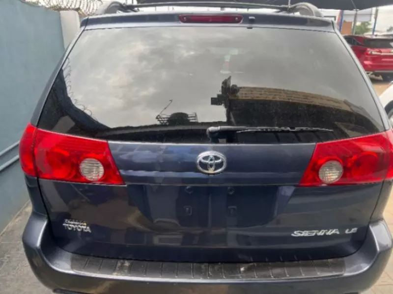 TOYOTA Sienna - 2007