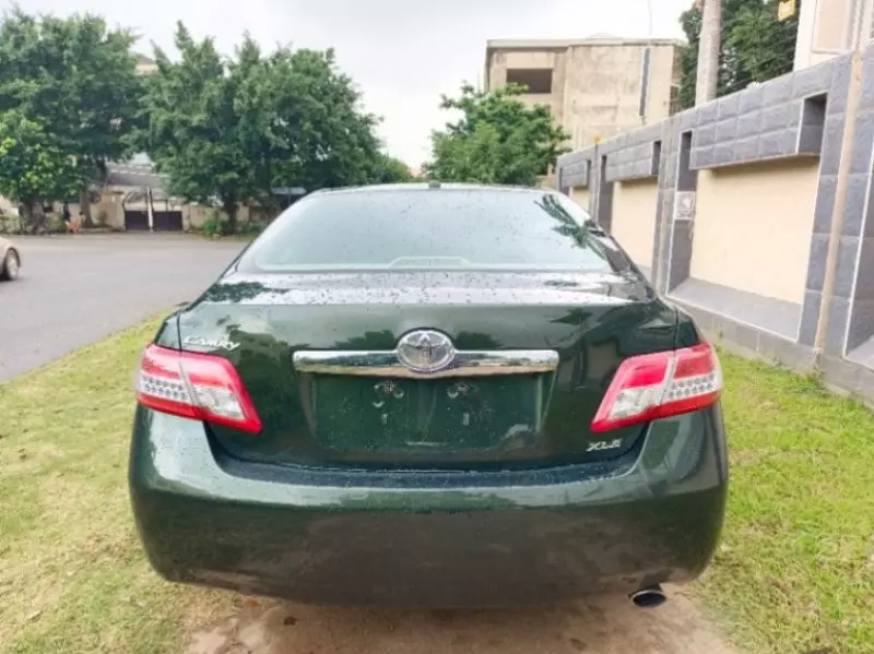 Toyota Camry   - 2011