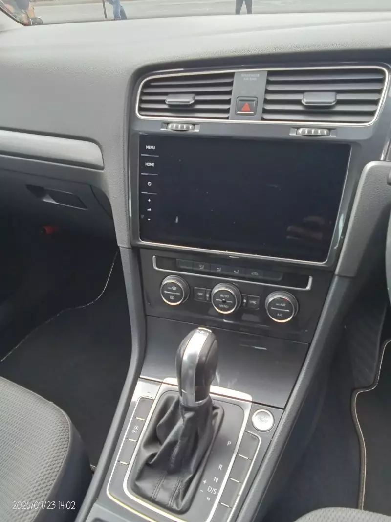 Volkswagen Golf   - 2015