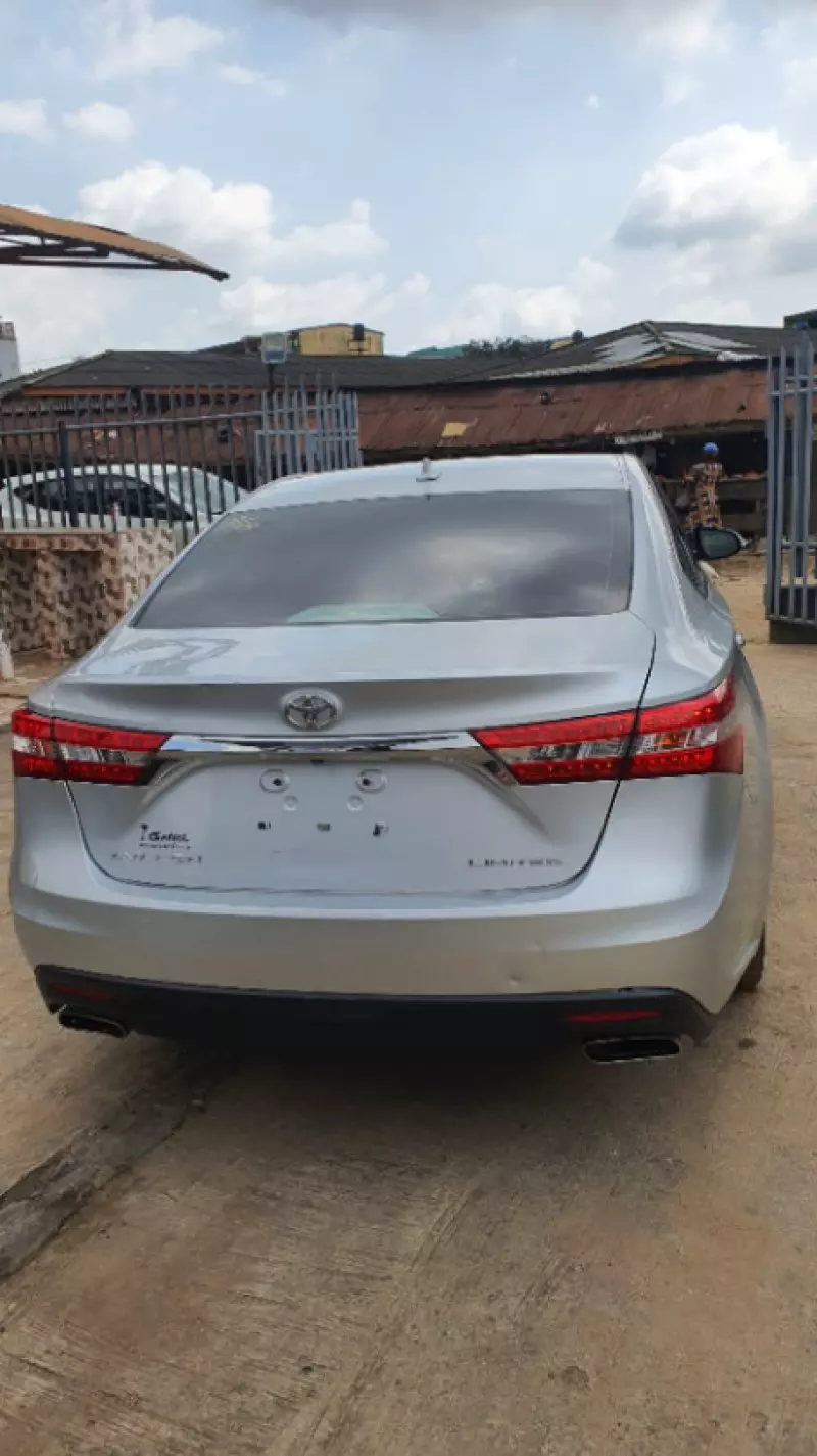 Toyota Avalon   - 2013