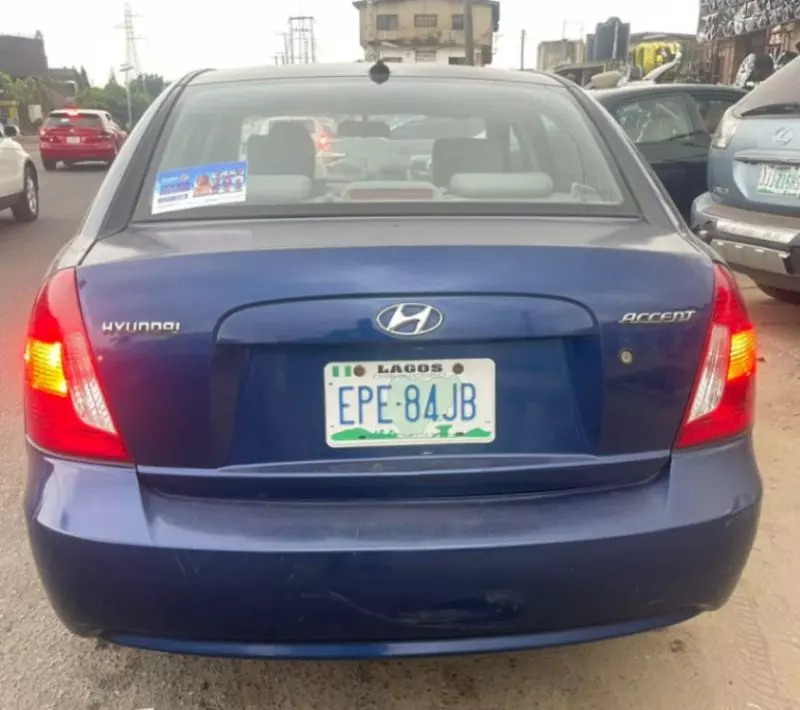 Hyundai Accent   - 2010