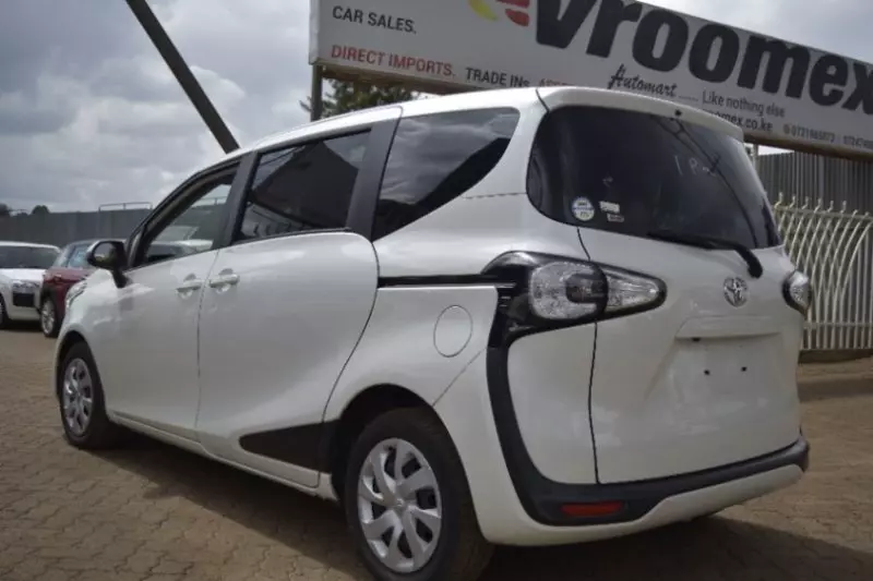 Toyota Sienta   - 2018