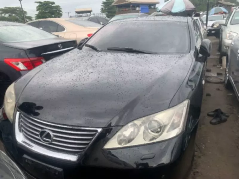 Lexus ES 350   - 2010