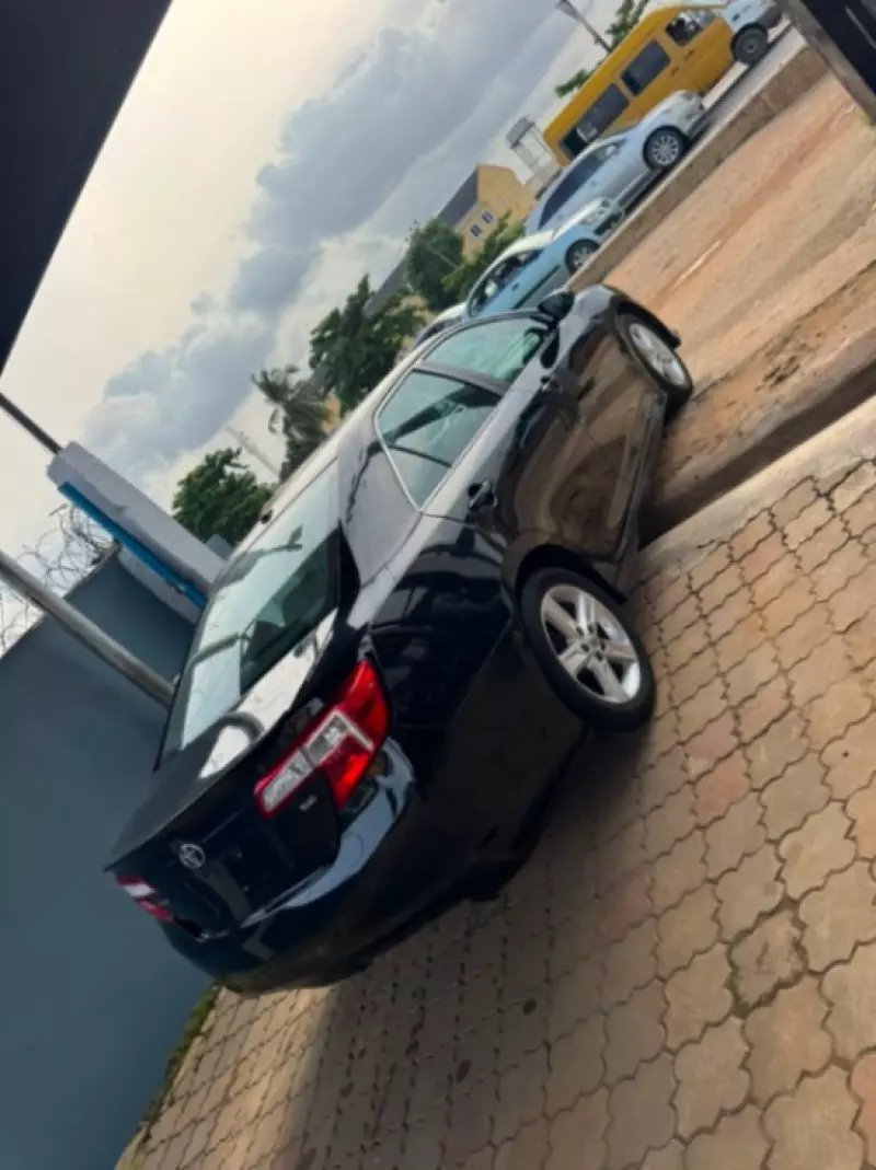 Toyota Camry   - 2012