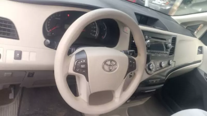 TOYOTA Sienna   - 2012