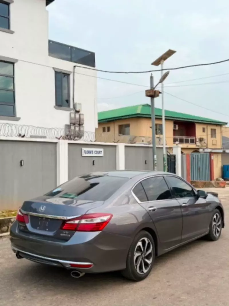 Honda Accord   - 2017