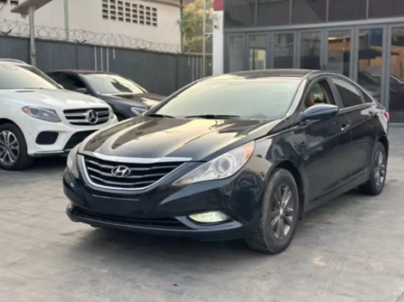 Hyundai Sonata   - 2011