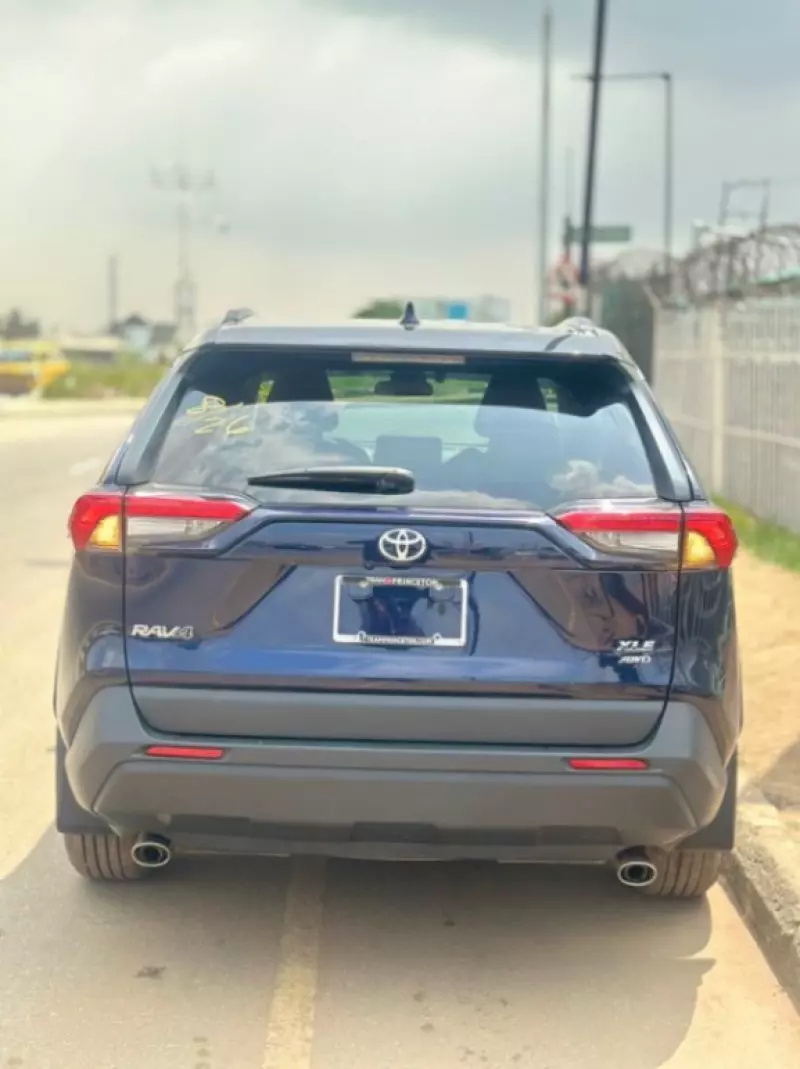 Toyota RAV 4   - 2024