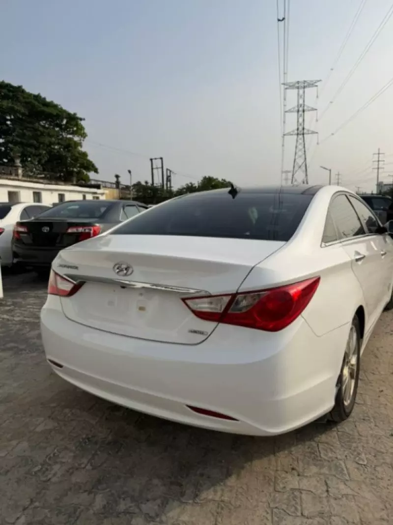 Hyundai Sonata   - 2013