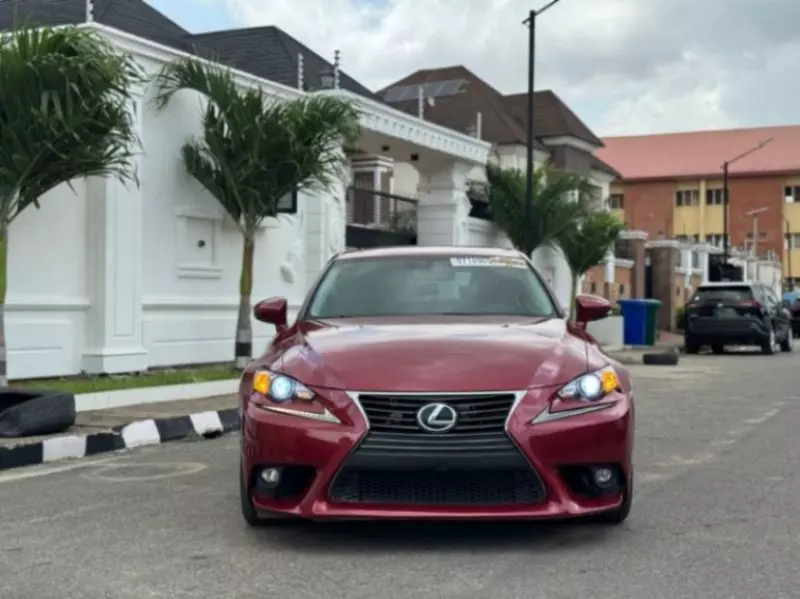 Lexus IS   - 2015