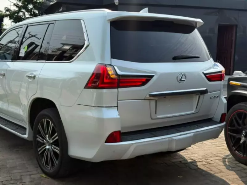 Lexus LX 570 - 2018