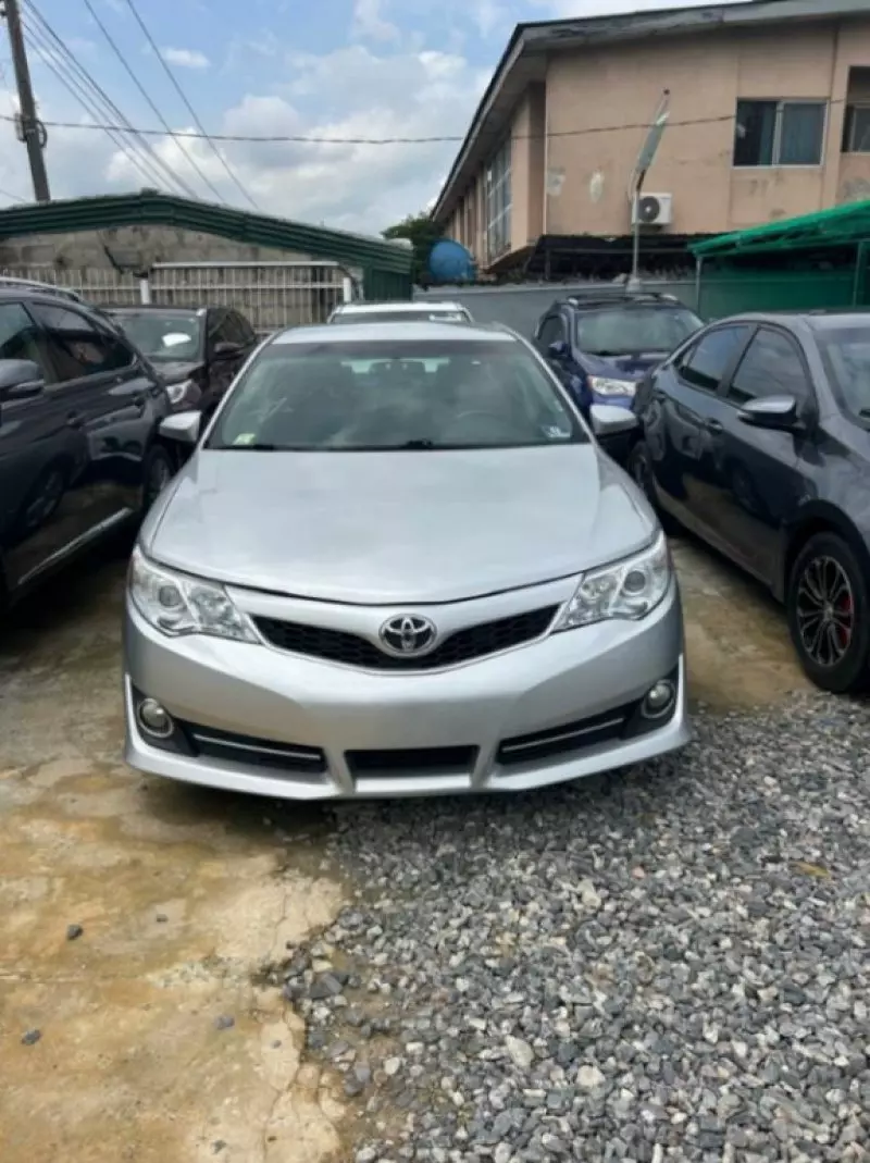 Toyota Camry   - 2013