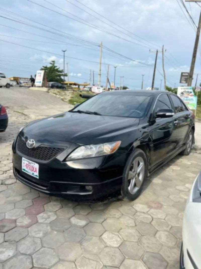 Toyota Camry - 2010