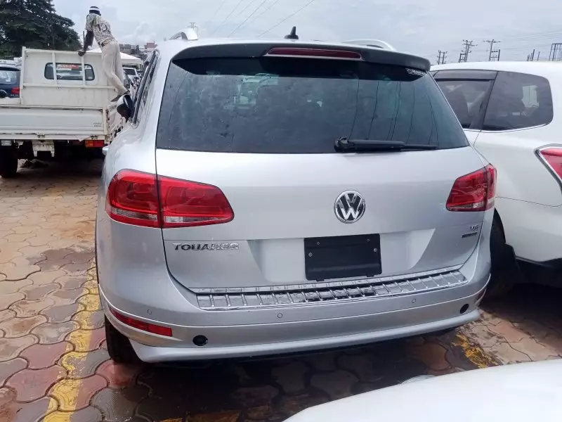 Volkswagen Touareg   - 2012