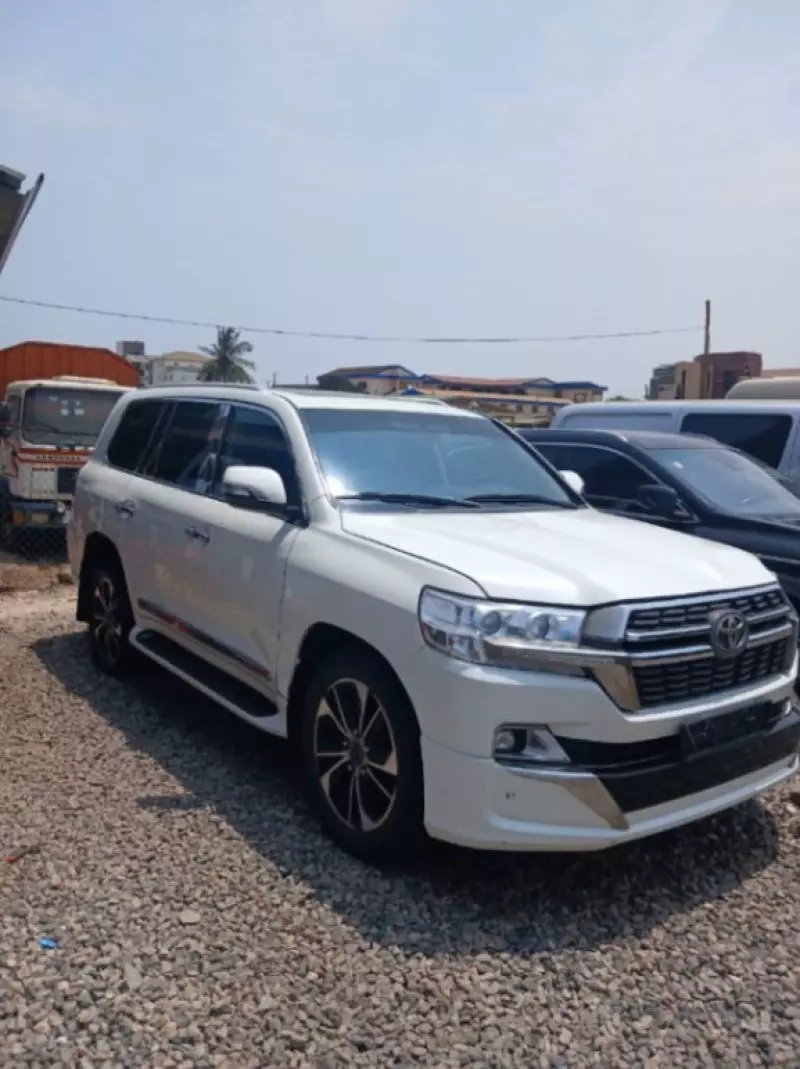 TOYOTA Land Cruiser GXR - 2011