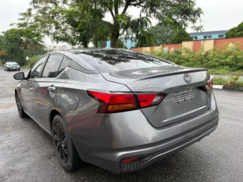 Nissan Altima   - 2019