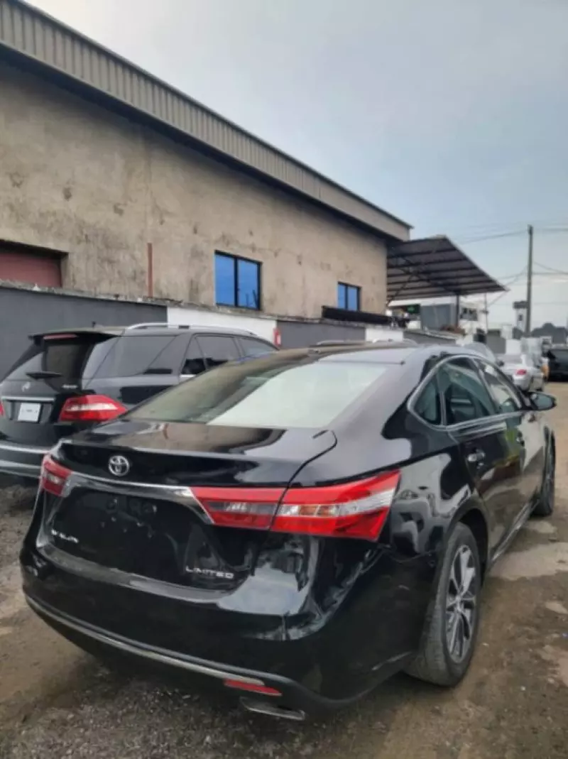 Toyota Avalon   - 2016