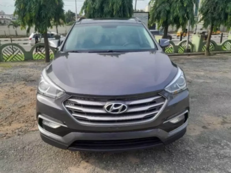 Hyundai Santa Fe   - 2017