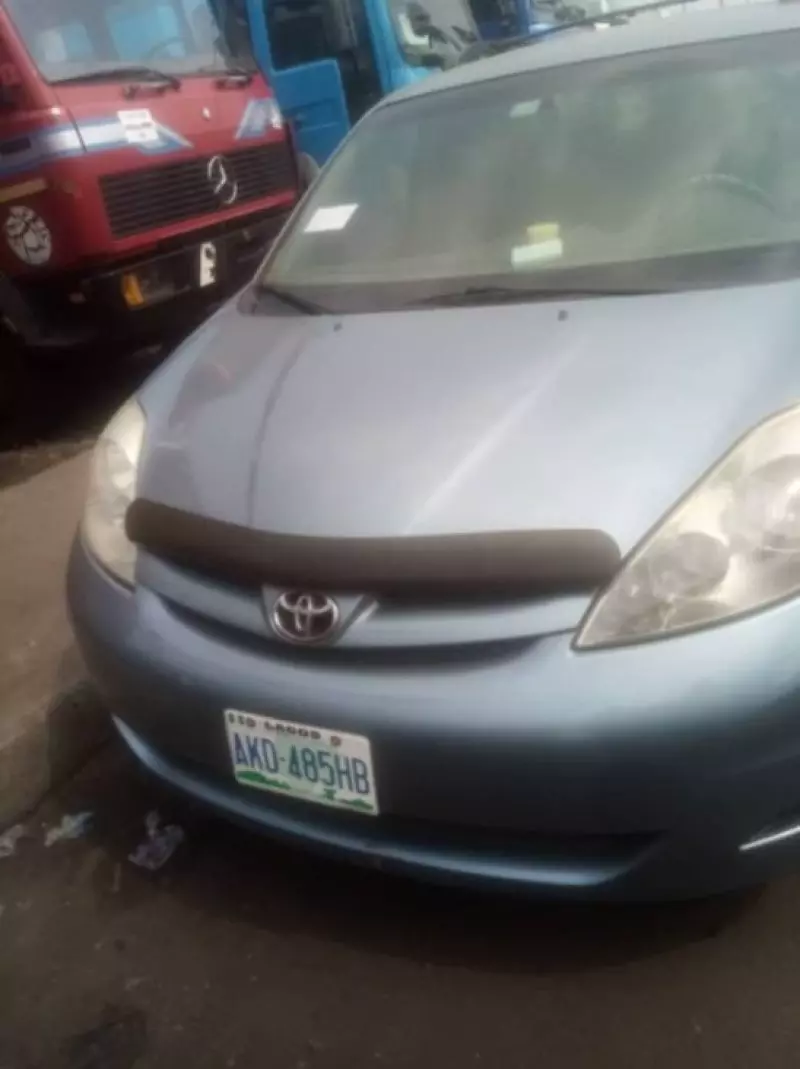 Toyota Sienna   - 2008