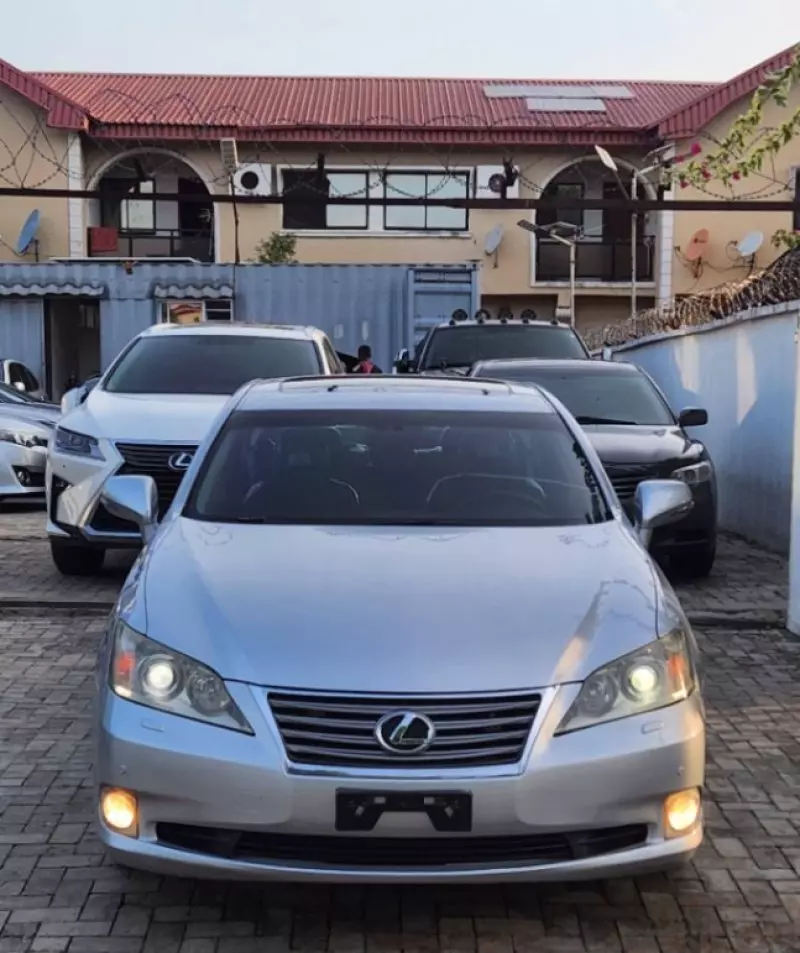 Lexus ES 350   - 2010