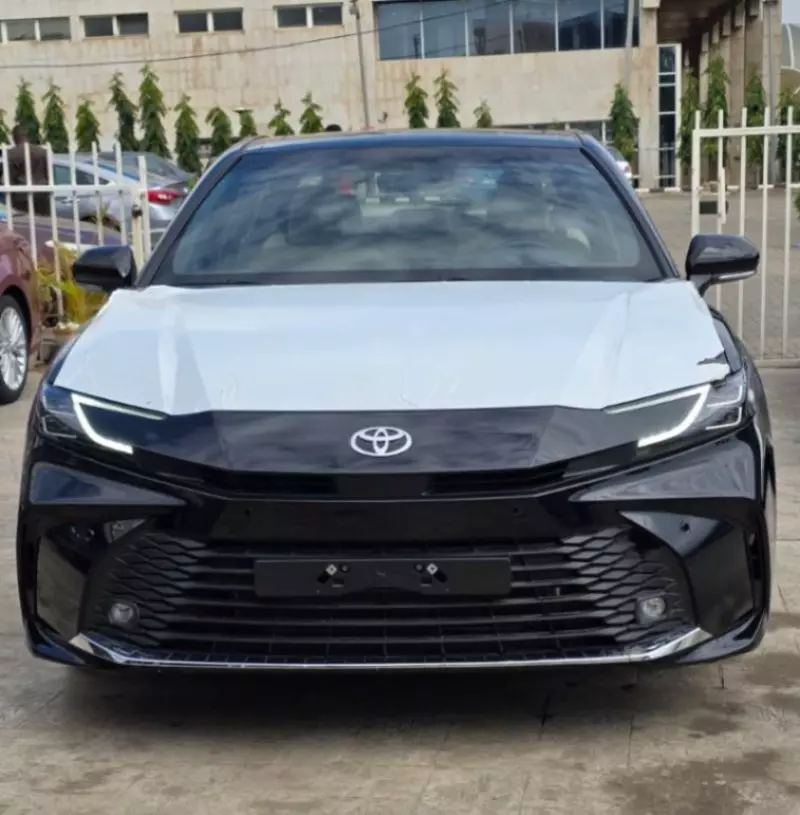 Toyota Camry   - 2025