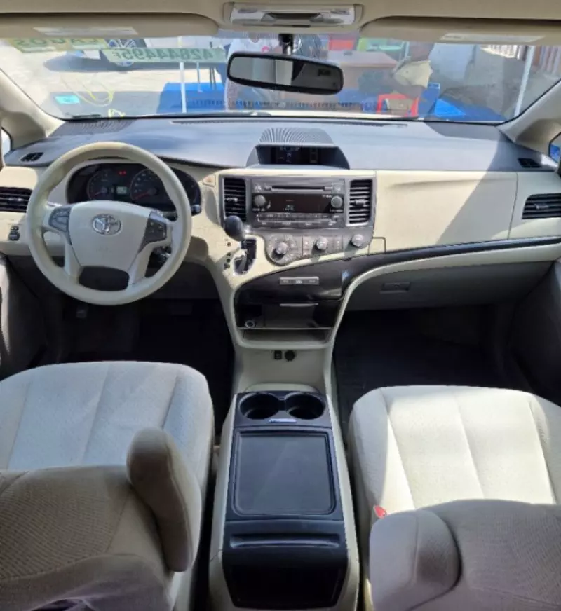 Toyota Sienna   - 2012