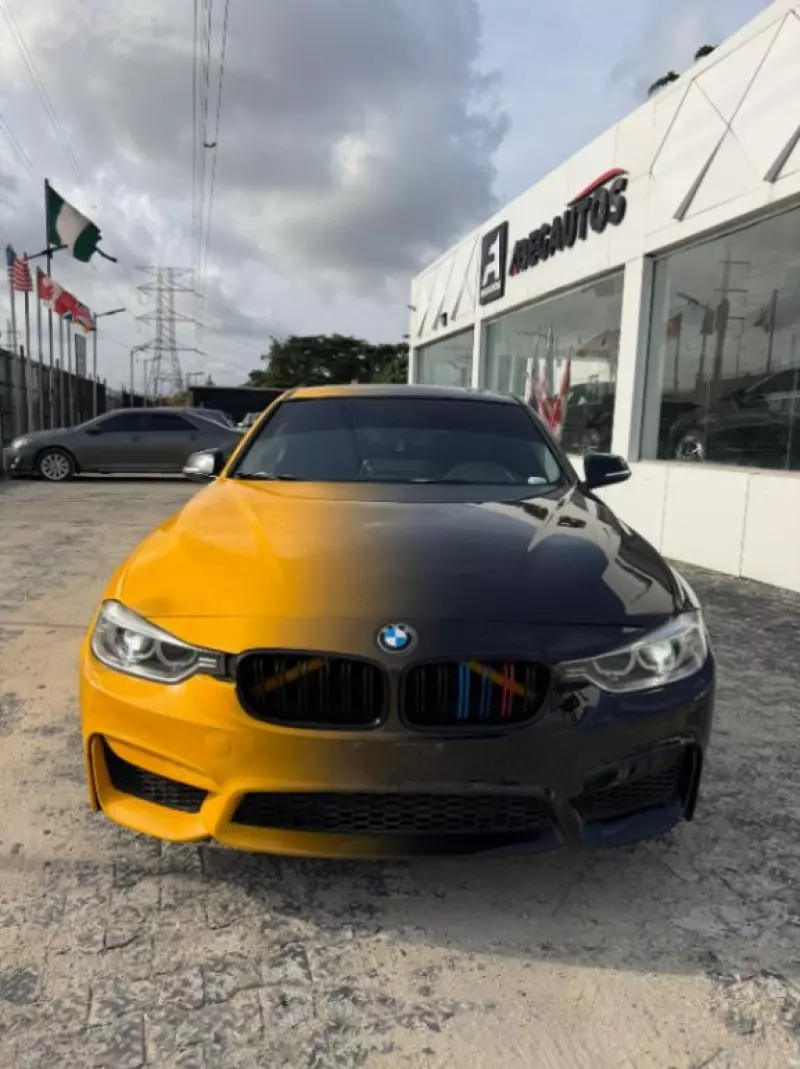 BMW 320i   - 2014