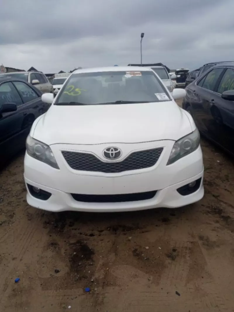 Toyota Camry   - 2011