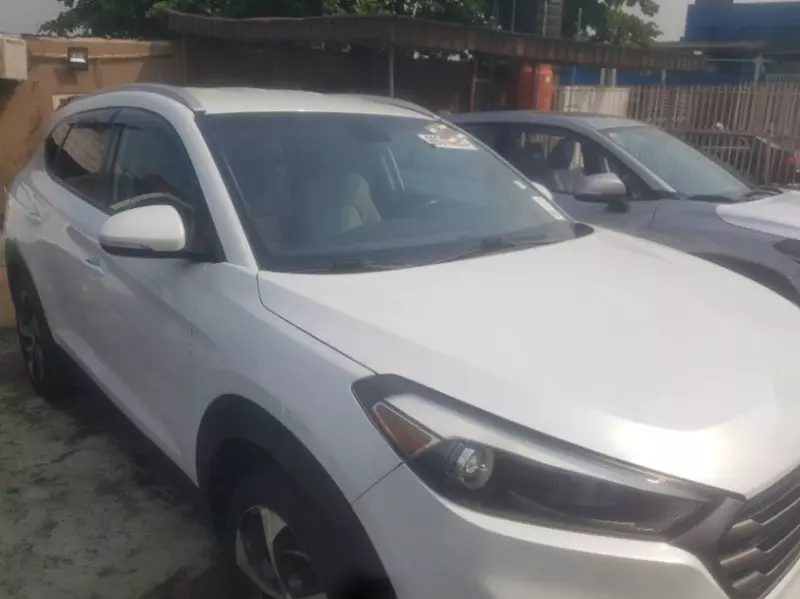 Hyundai Tucson   - 2016