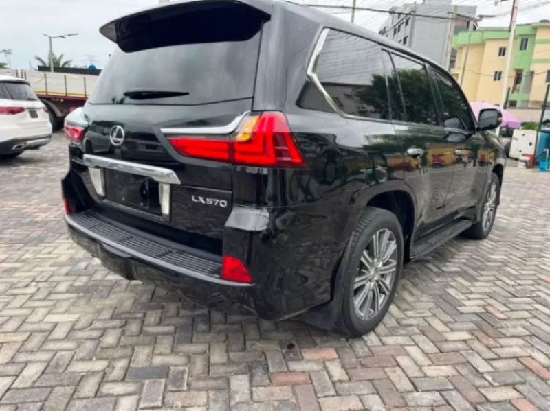 Lexus LX 570   - 2017