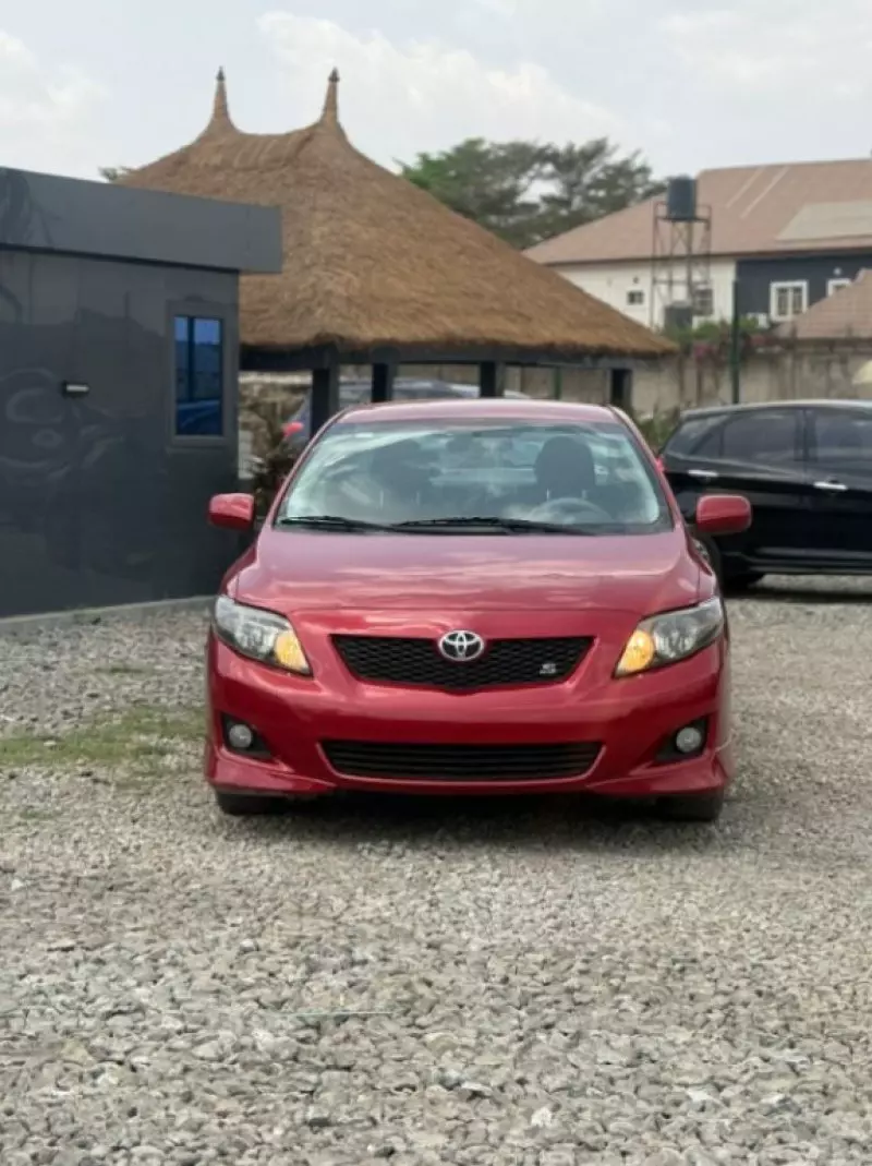 Toyota Corolla   - 2010