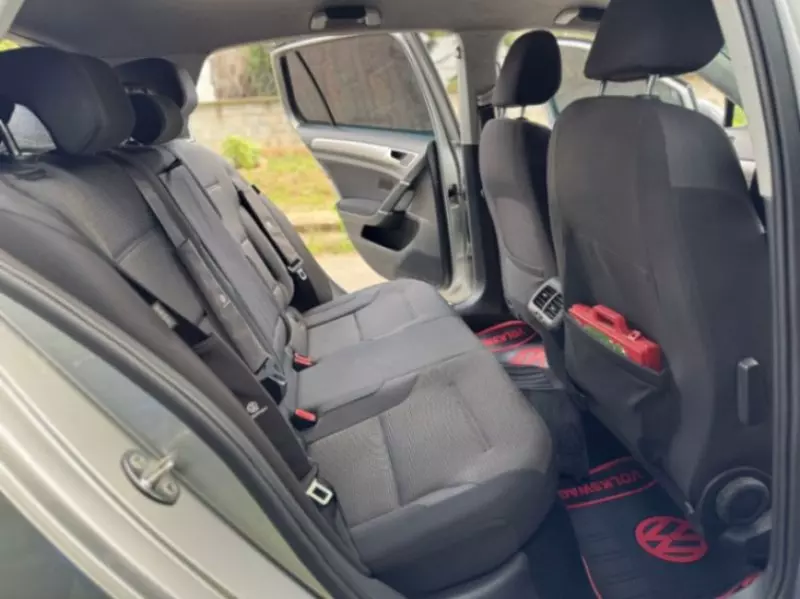 Volkswagen Golf   - 2017