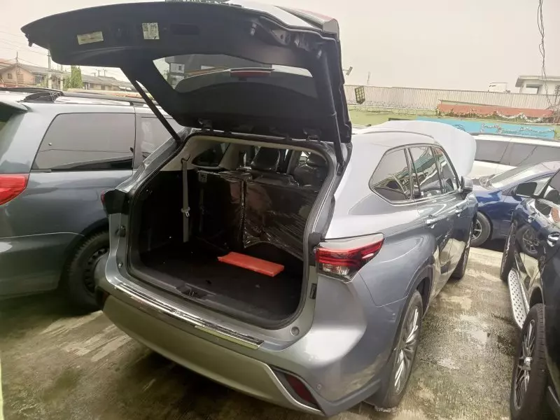 Toyota Highlander   - 2021