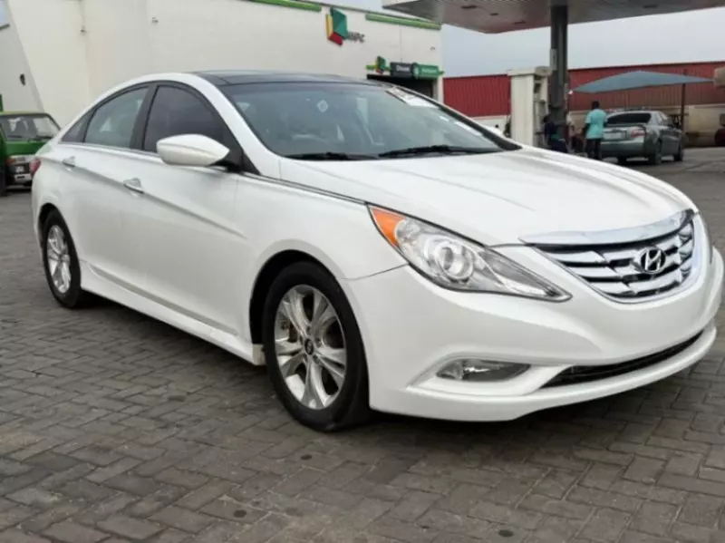 Hyundai Sonata   - 2013