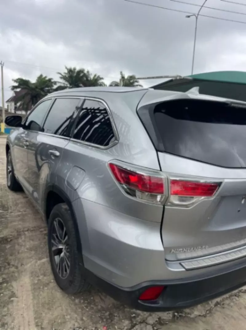 Toyota Highlander   - 2014