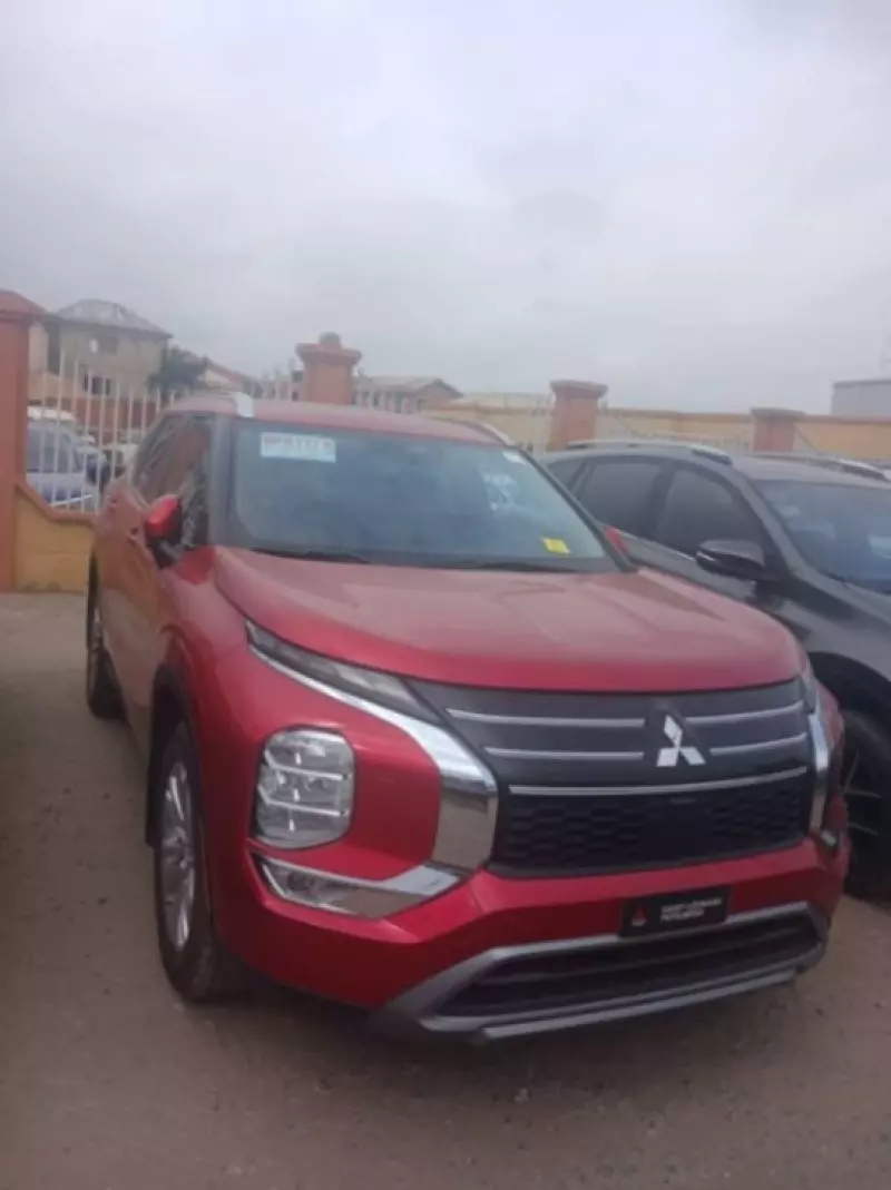 Mitsubishi OUTLANDER   - 2025