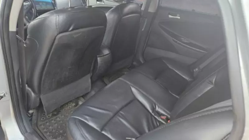 Hyundai Sonata   - 2010