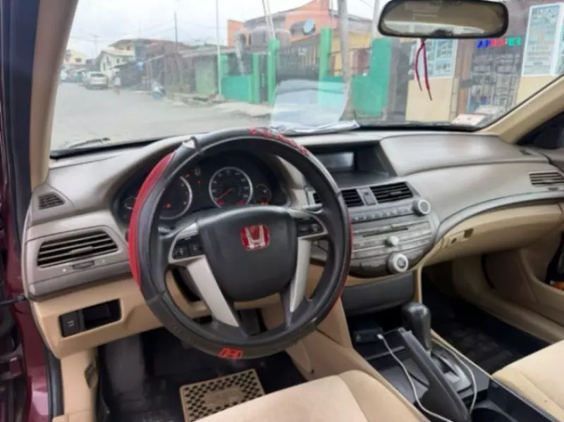 Honda Accord - 2010