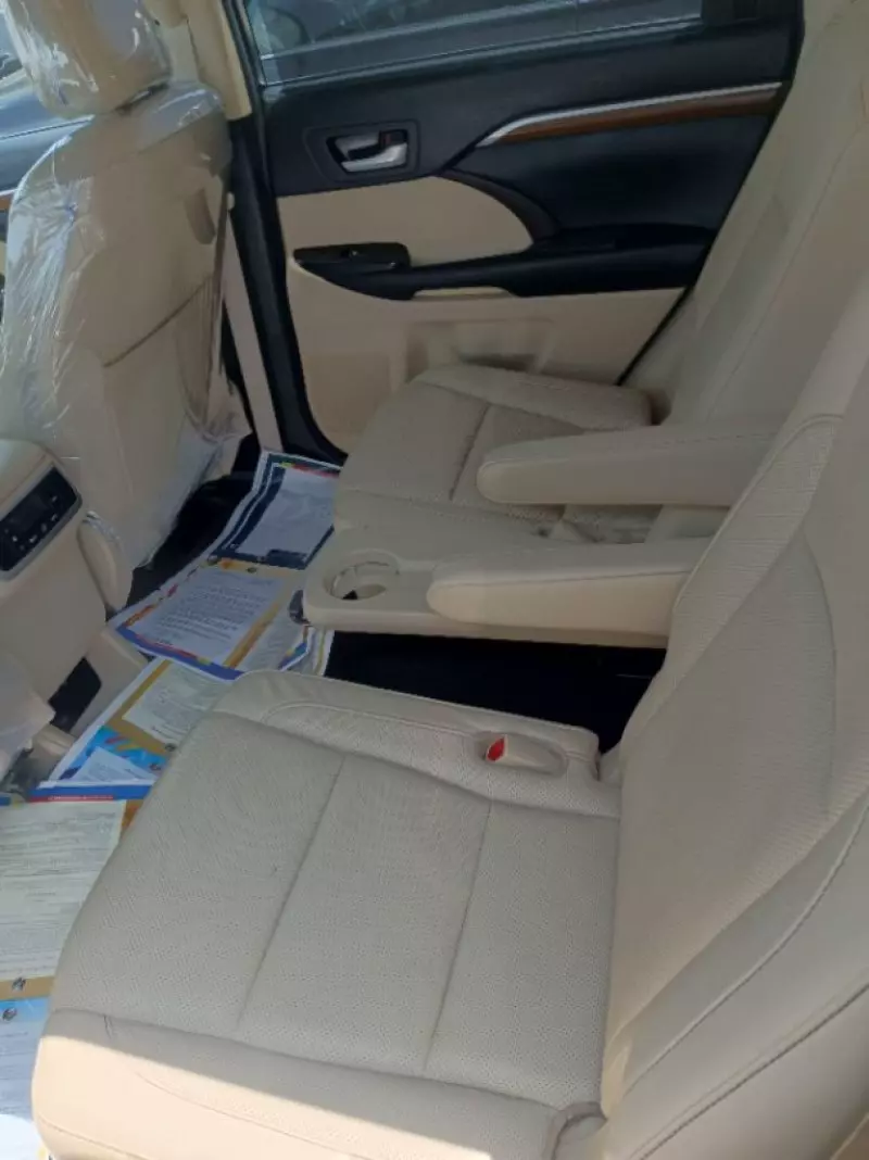 Toyota Highlander   - 2017