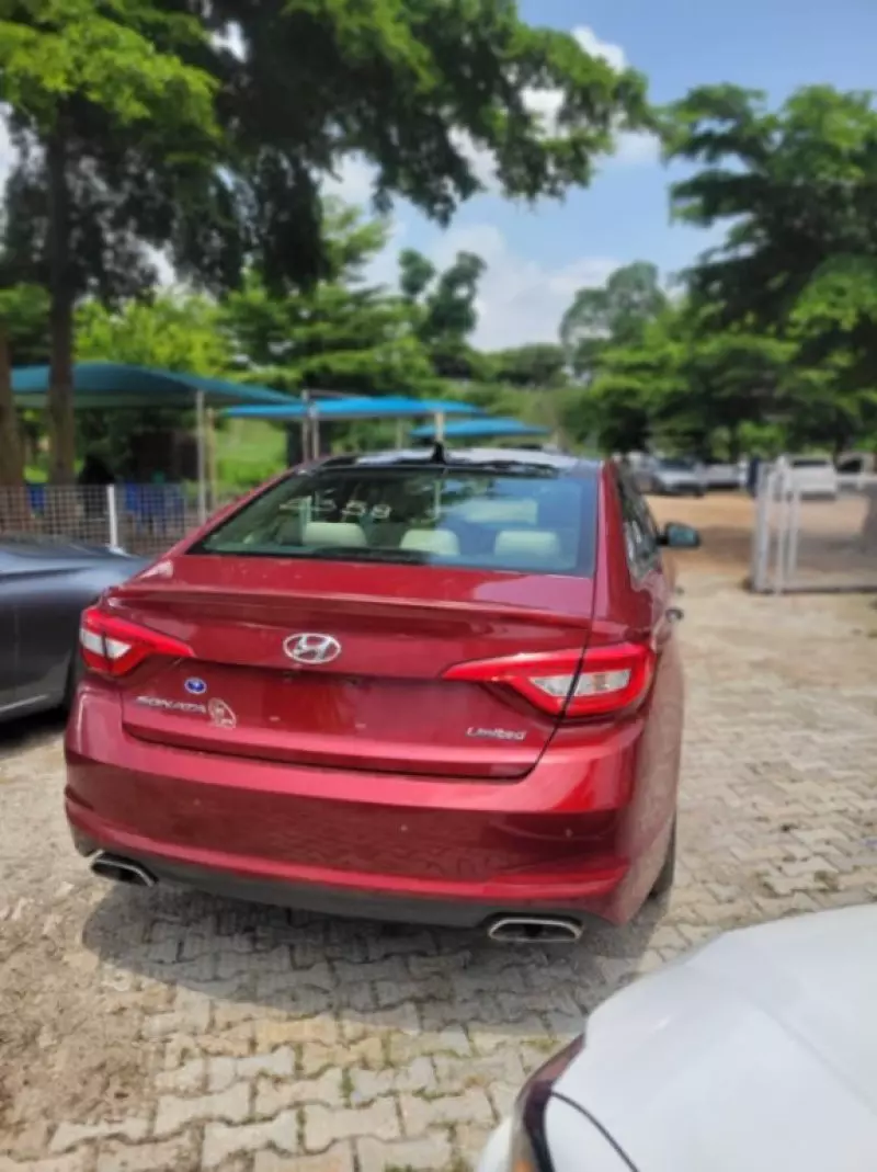 Hyundai Sonata   - 2015